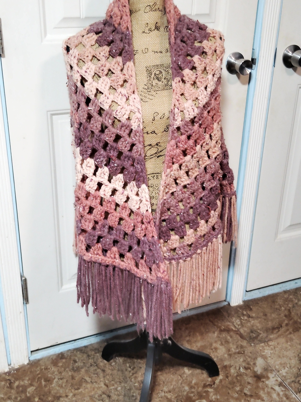 Cozy Gradient Open-Weave Fringe Sweater Wrap - Pink Mauve